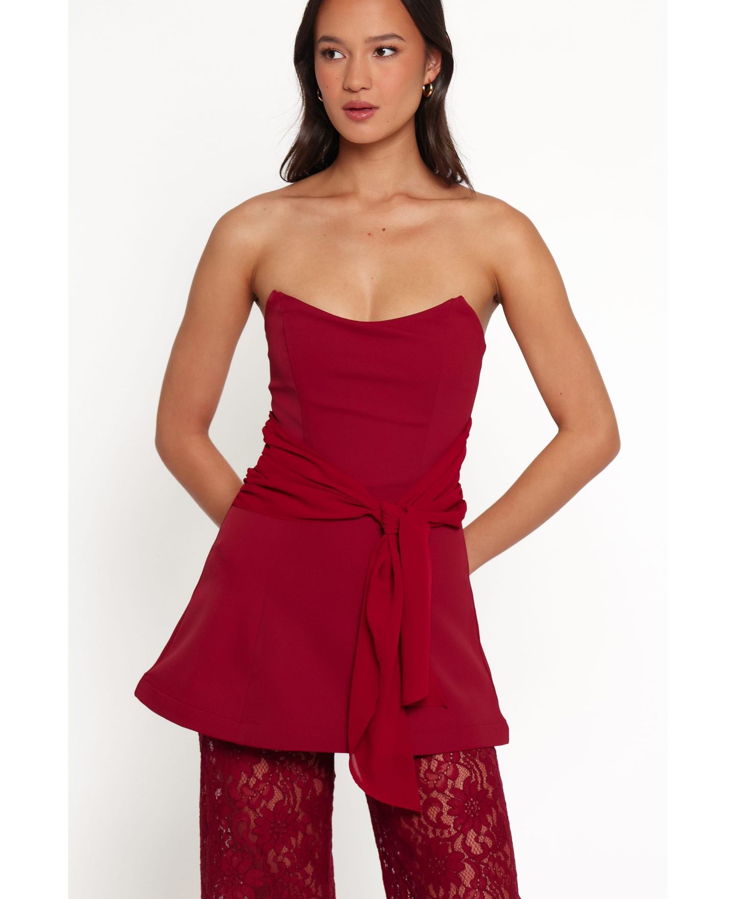 Женский комбинезон Petal and Pup Athena Strapless Lace Wide-Leg Jumpsuit, цвет: Сангрия красный — фото 5