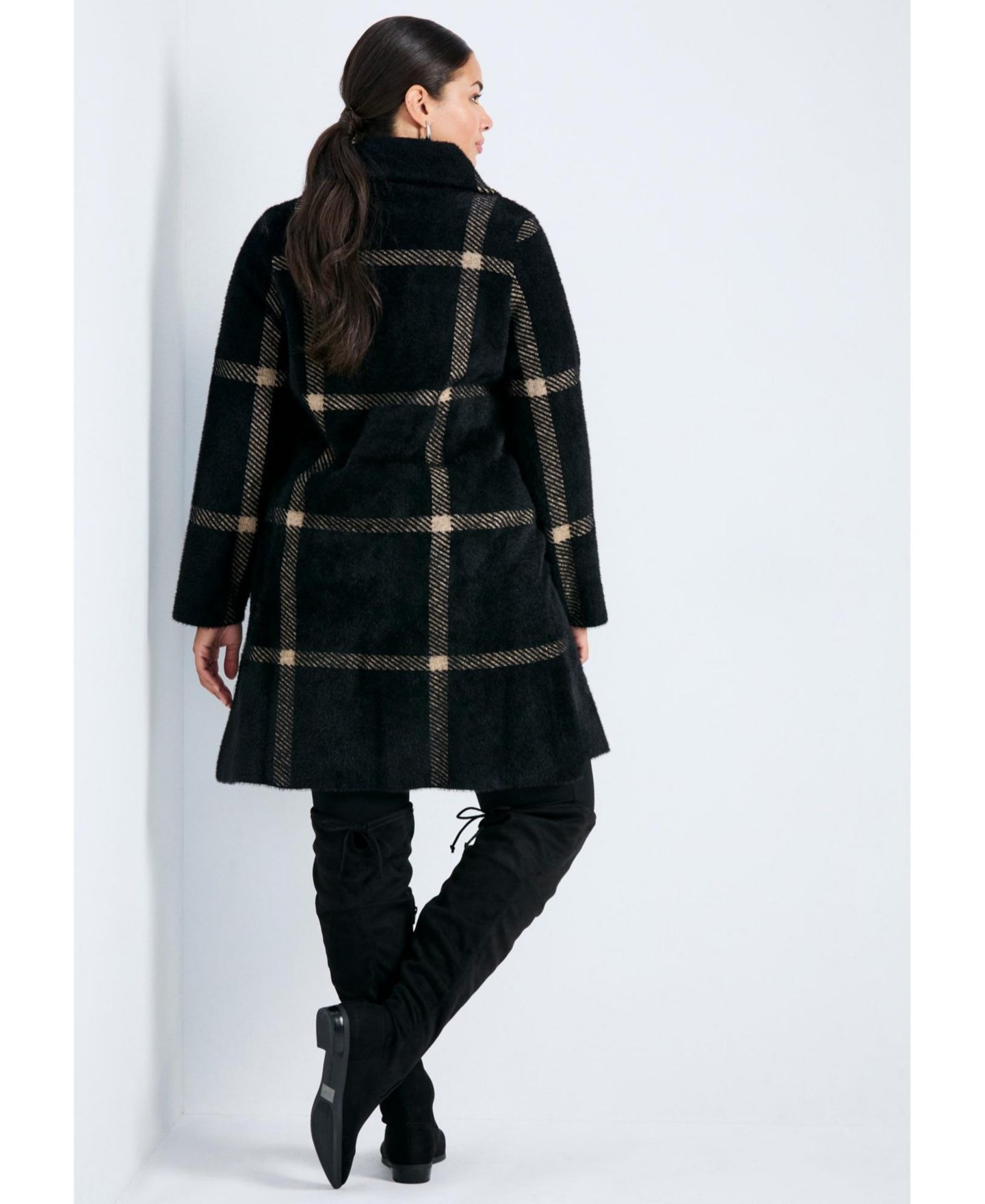 Женское пальто Avenue Plus Size Gigi Check Sweater Coat, цвет: Чёрный верблюжий клетчатый — фото 4