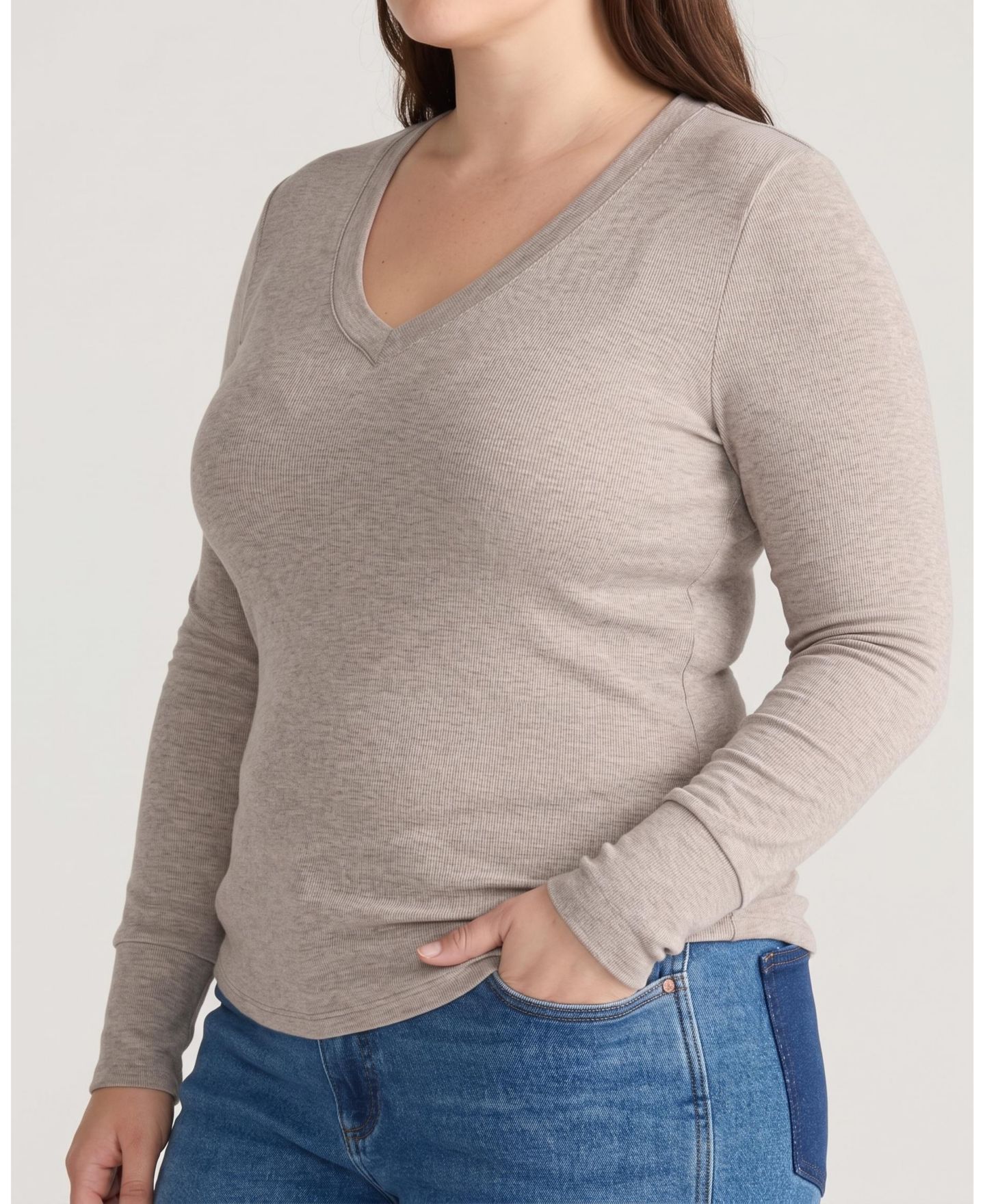 Женская футболка Universal Standard Plus Size Cloud Rib Slim-Fit Fine-Ribbed Deep V-Neck Long-Sleeve, цвет: Миндальный пыльный — фото 2