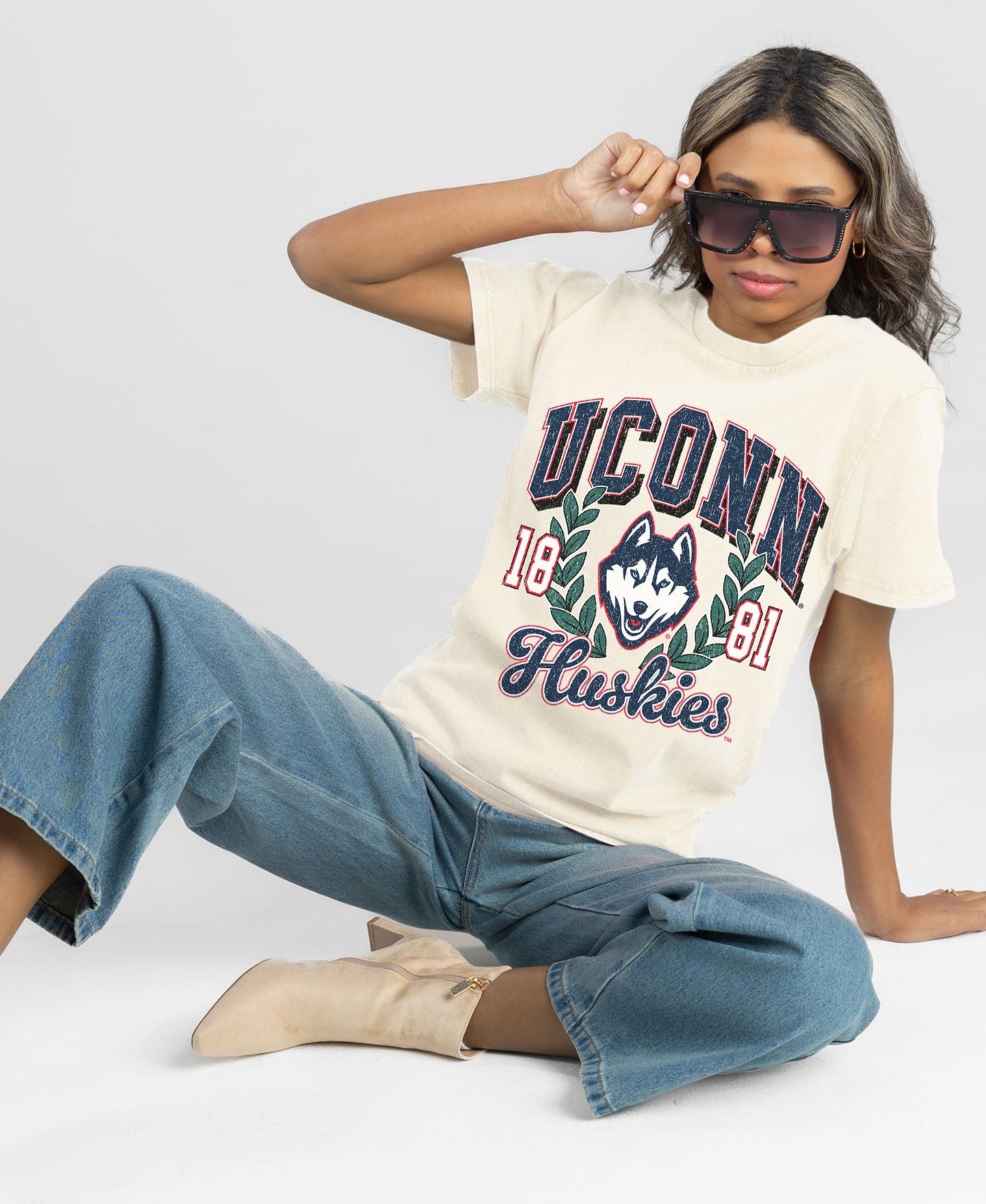 Женская футболка Gameday Couture Natural UConn Huskies Raised on Victory — фото 4