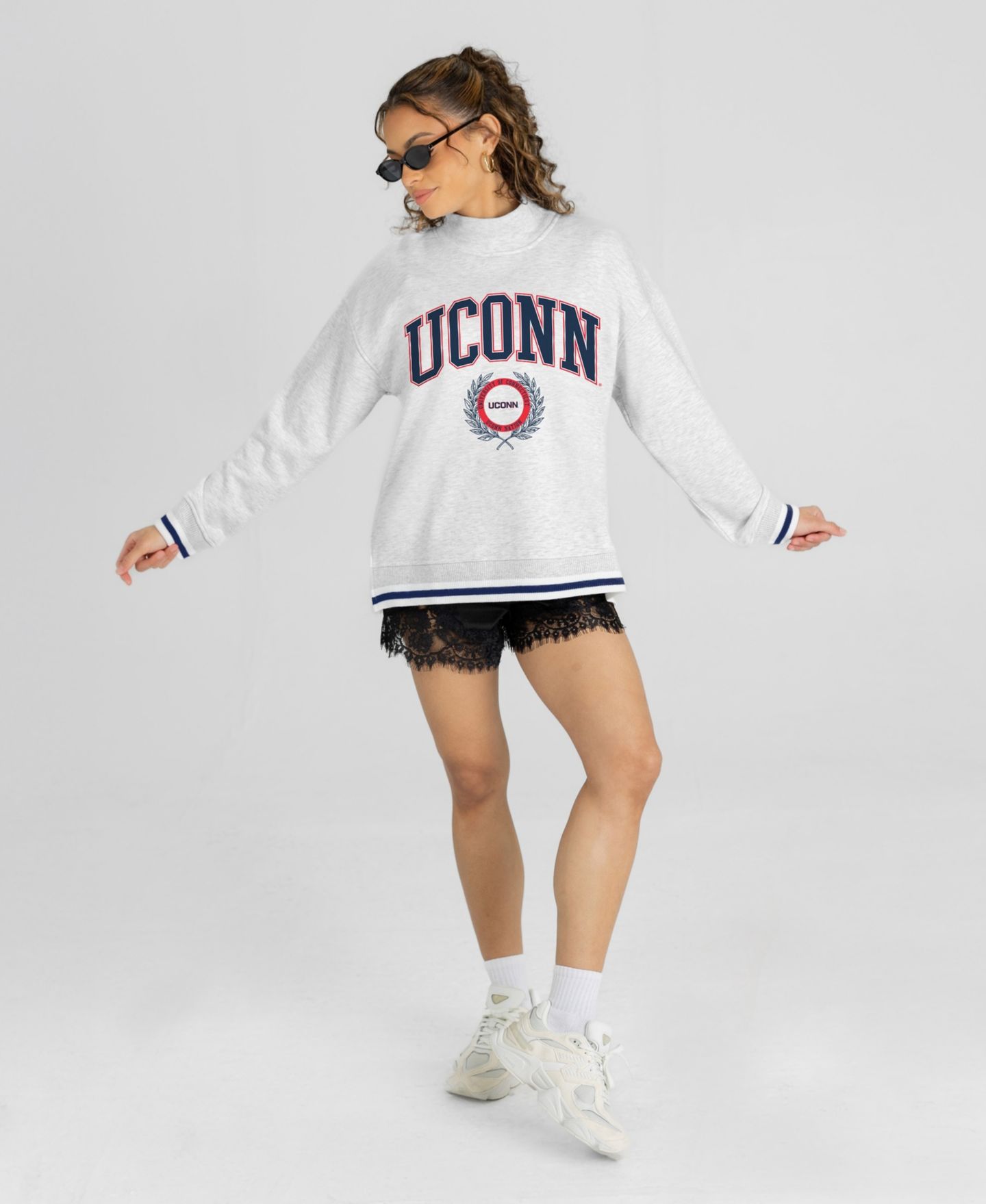 Женская толстовка Gameday Couture Ash UConn Huskies Rally Point Contrast Stripe Mock Neck — фото 5