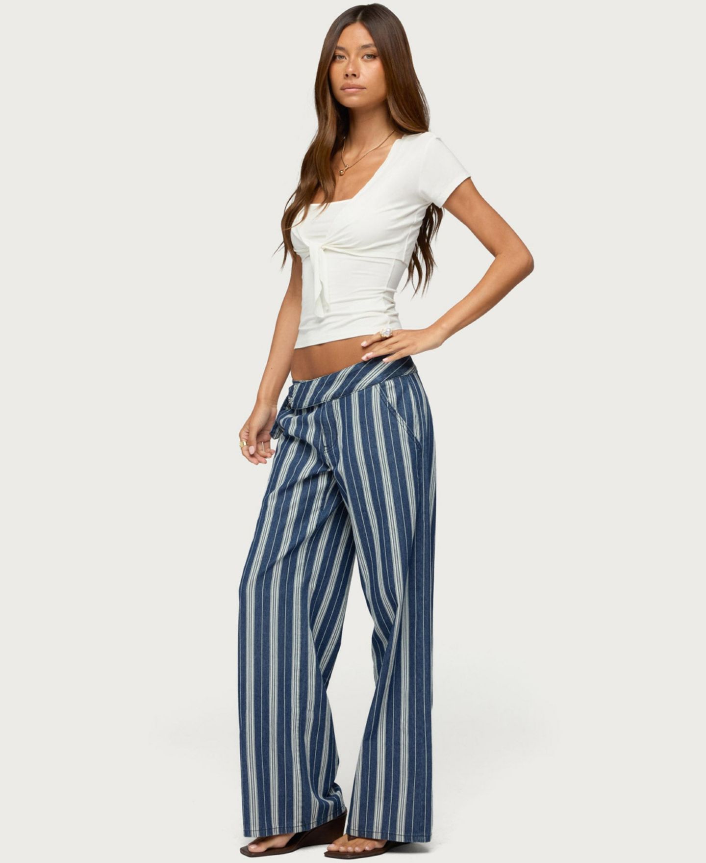 Женские джинсы Edikted Low-Rise Striped Baggy, цвет: Синий белый — фото 3