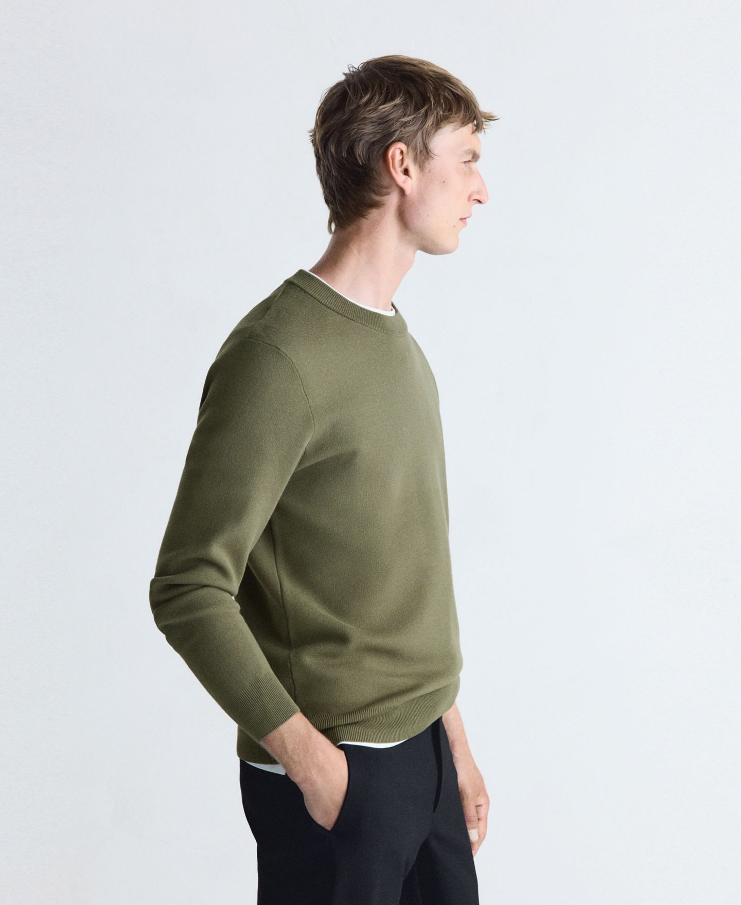 Мужской свитер Mango Luxus Slim-Fit Long-Sleeve Crewneck, цвет: Хаки — фото 2
