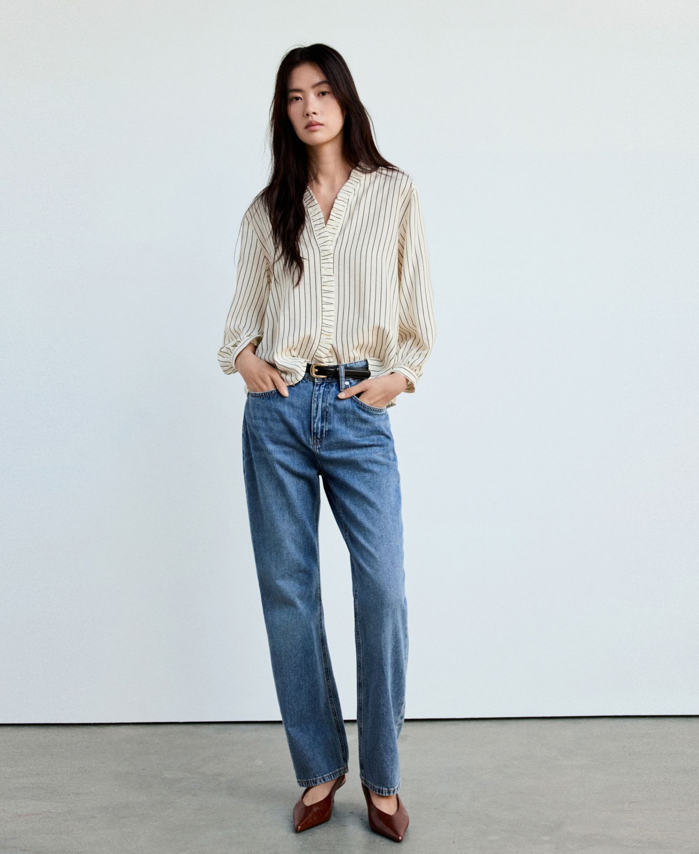 Женская блузка Mango Striped Ruffle-Detail V-Neck Long-Sleeve, цвет: Экрю — фото 2