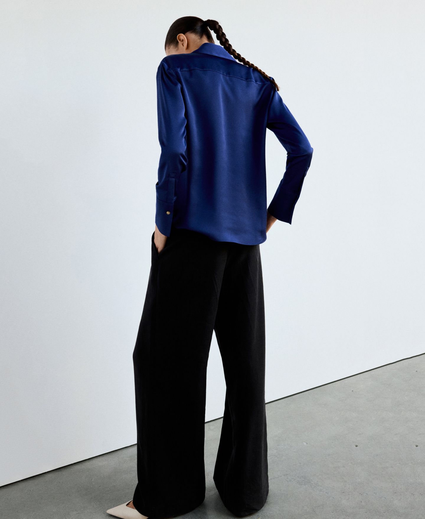 Женская рубашка Mango Ideale Regular-Fit Long-Sleeve Satin, цвет: Синий — фото 4