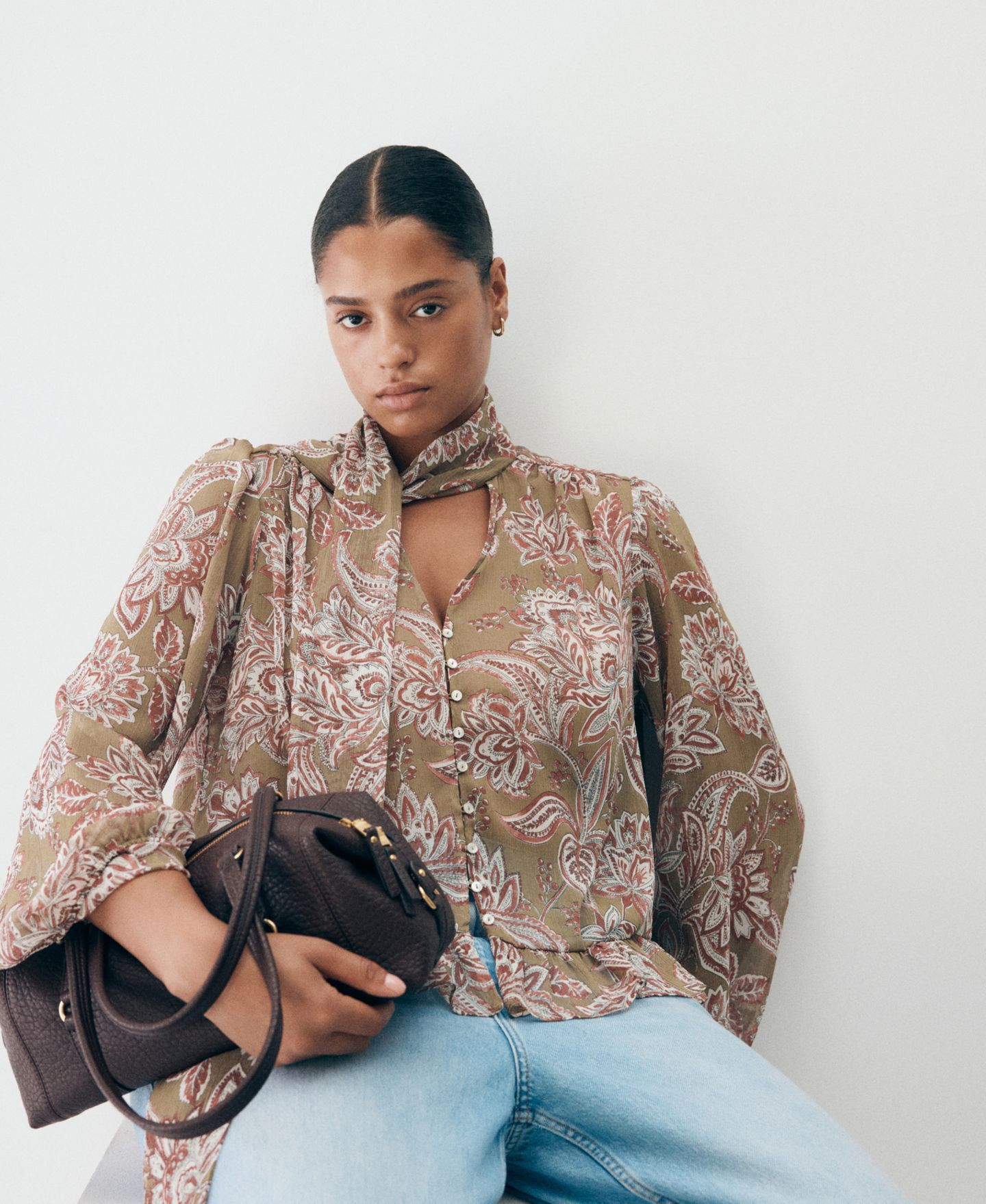 Женская блузка Mango Floral-Print Tie-Front Puffed Sleeve, цвет: Зелёный — фото 4