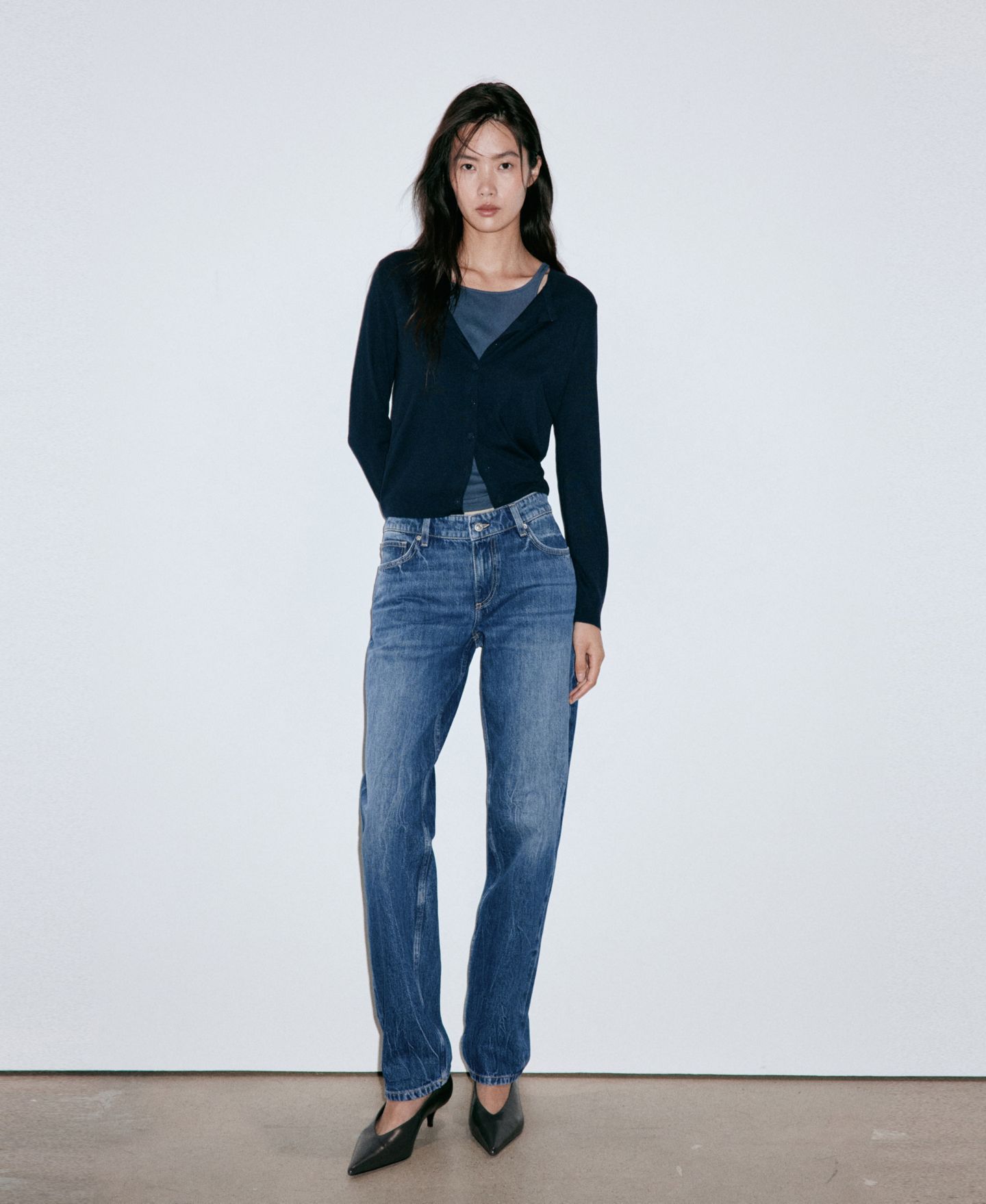 Женские джинсы Mango Low-Rise Slim Denim, цвет: Тёмный синий — фото 2