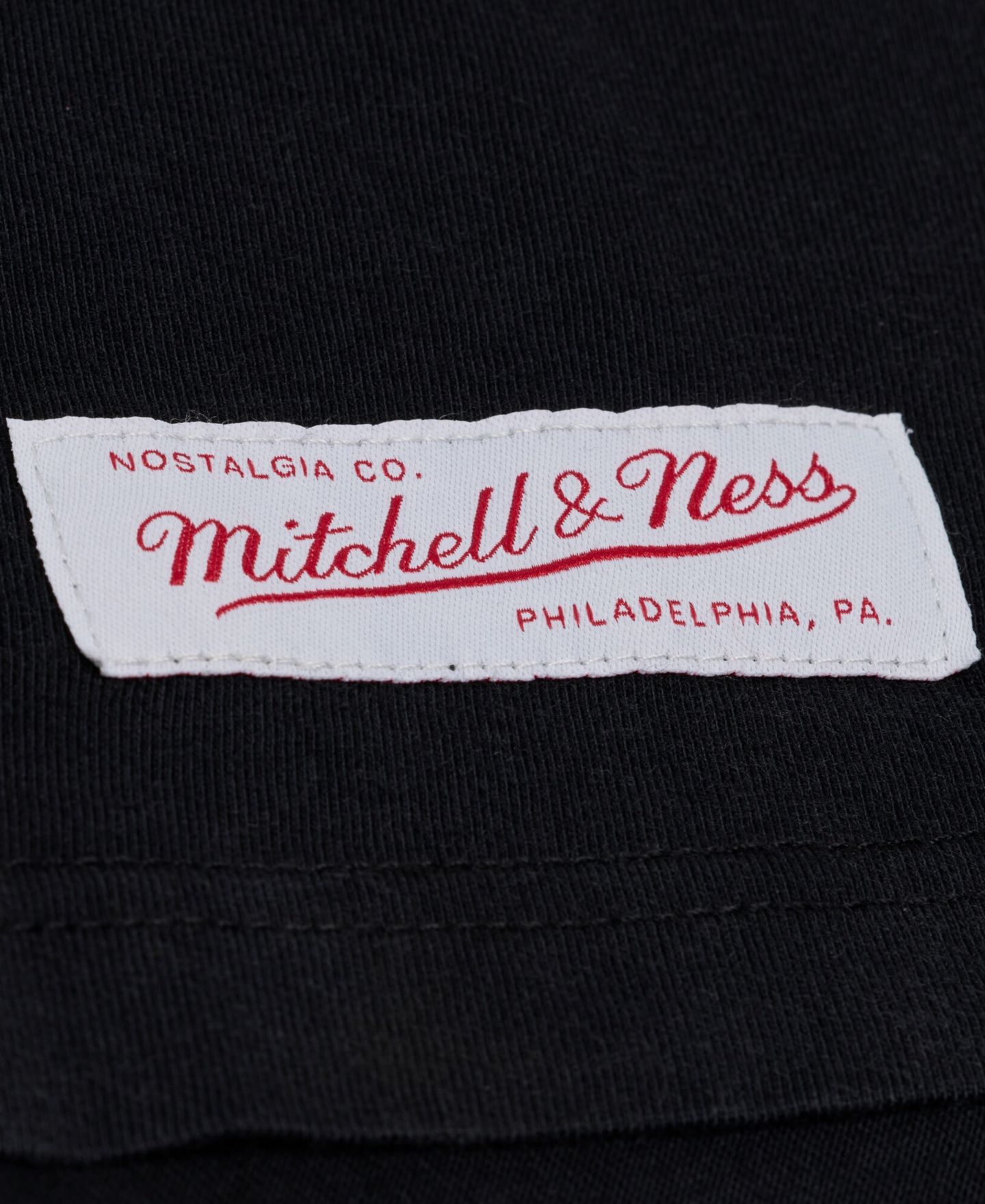 Мужская футболка Mitchell & Ness Black Detroit Pistons Core Graphic — фото 5