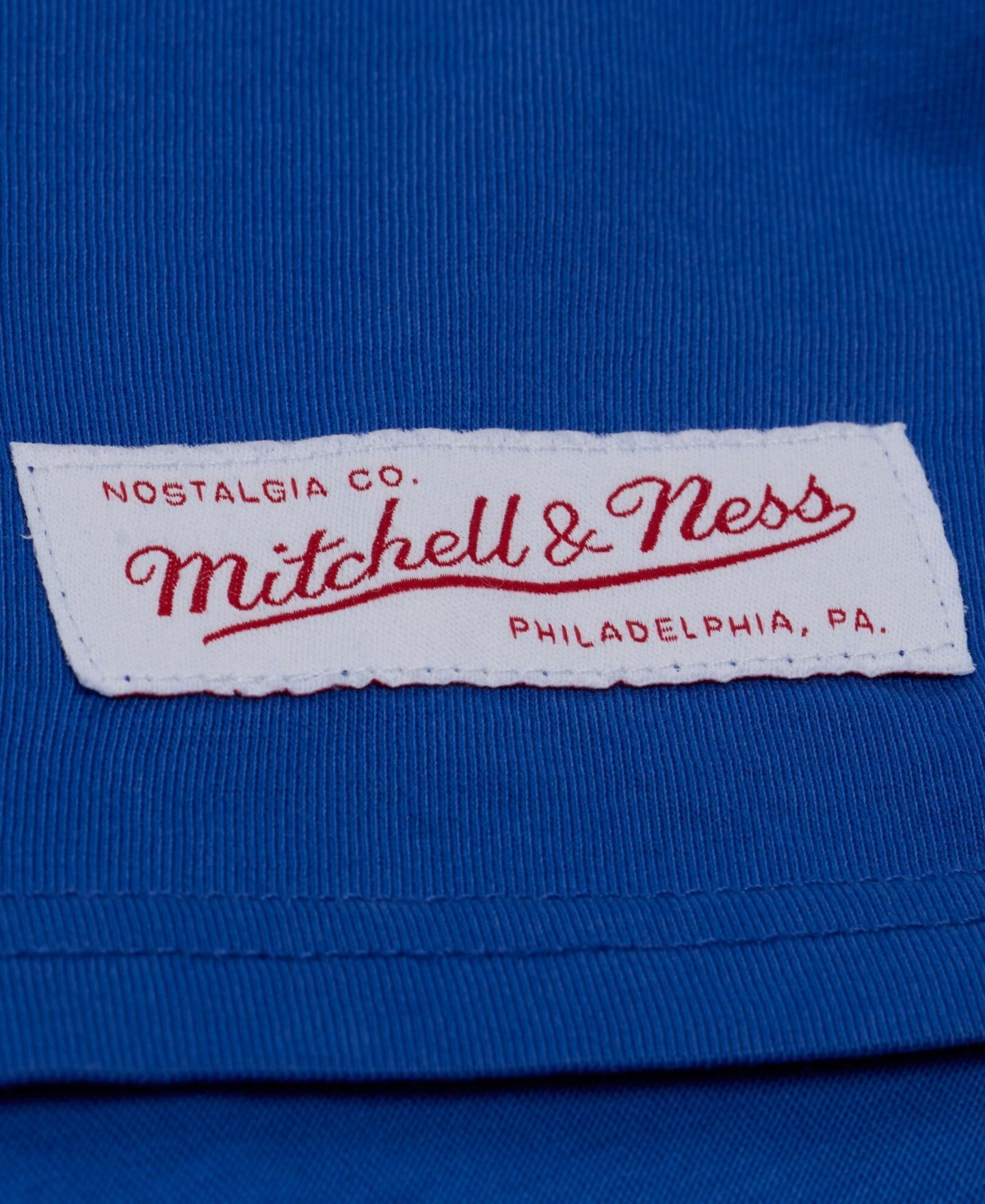 Женская футболка Mitchell & Ness Mitchell Ness Royal Seattle Seahawks Core Essentials Micro Logo Boxy Crop — фото 5