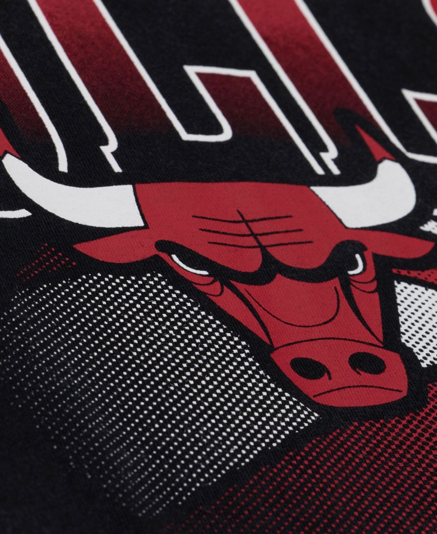 Женская футболка Mitchell & Ness Black Chicago Bulls Street Graphic Boxy Crop — фото 4
