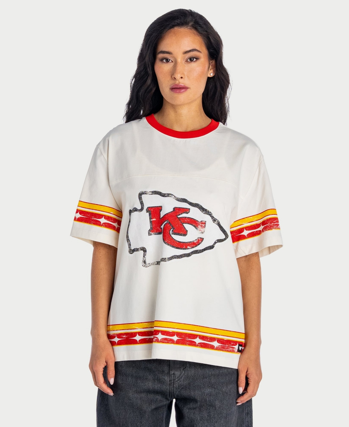 The Wild Collective Women's Cream Kansas City Chiefs Oversized Established Boyfriend T-Shirt - Cream