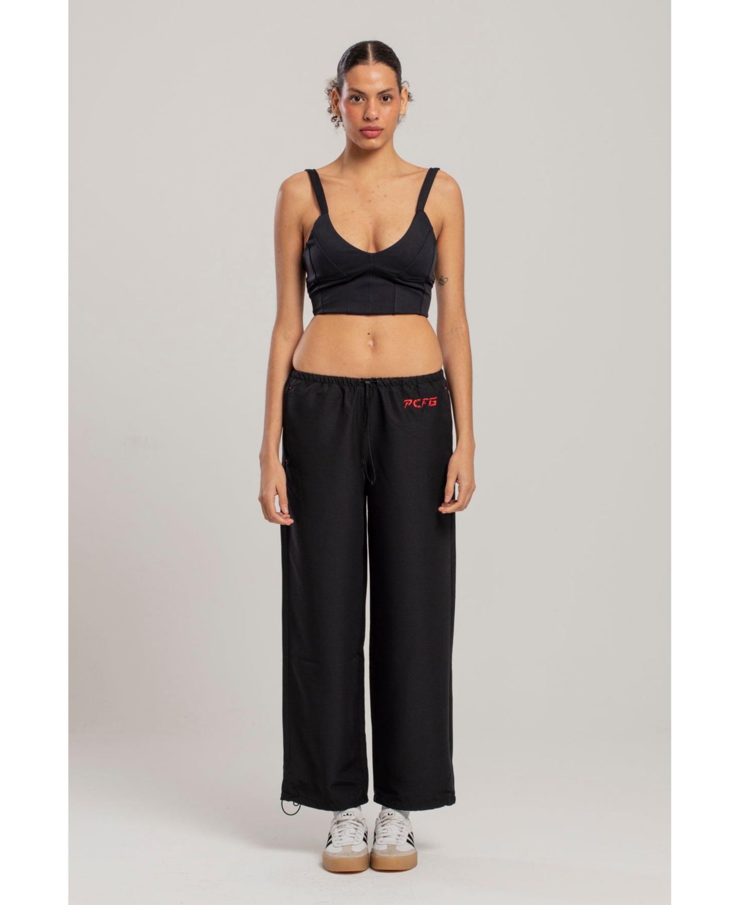Женские брюки PCFG Free Heaven Mid-Rise Wide-Leg Parachute, цвет: Угольно-чёрный — фото 3