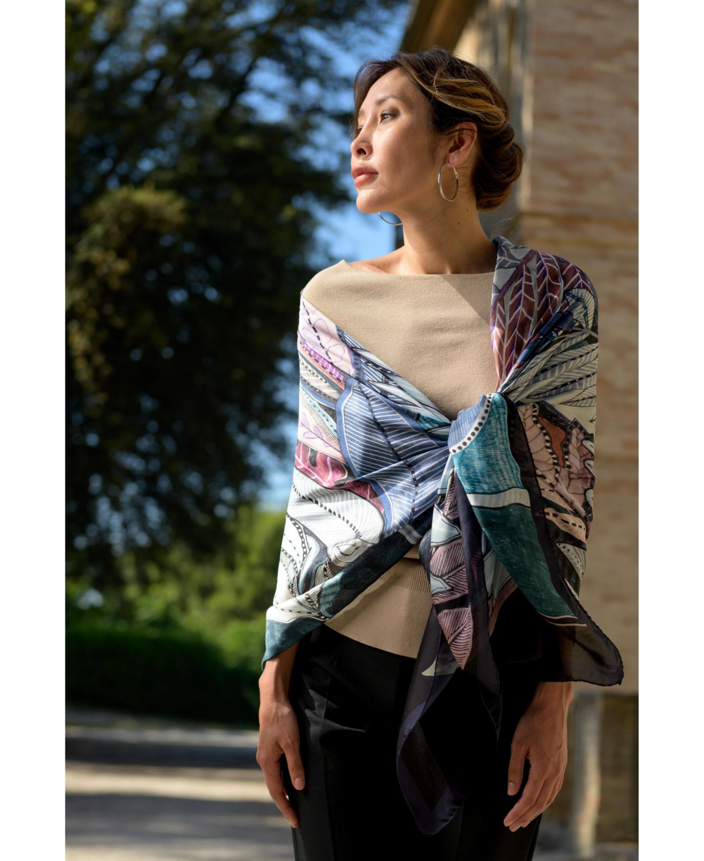 Женский шарф Elizabetta Debora Floral-Print Silk Rolled-Hem, цвет: Blues And Plums — фото 3
