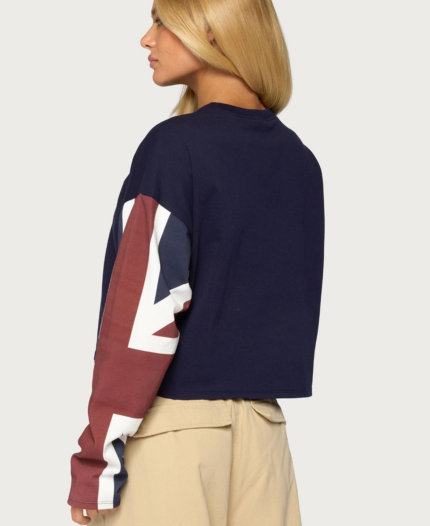 Женский топ Edikted UK Muse Long-Sleeve Crewneck Crop, цвет: Тёмно-синий — фото 2