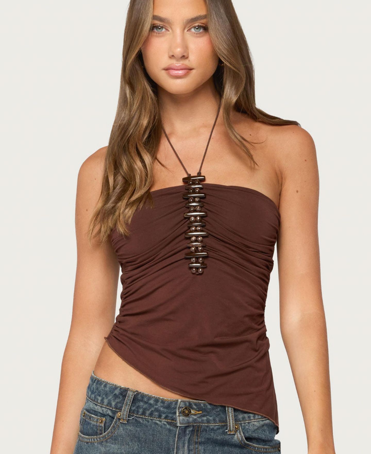 Женский топ Edikted Calia Beaded Asymmetric Halter, цвет: Коричневый — фото 1