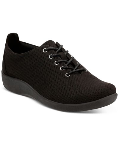 Clarks Collection Women's Cloud Steppers Sillian Tino Sneakers