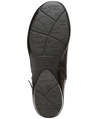 naturalizer cassandra booties