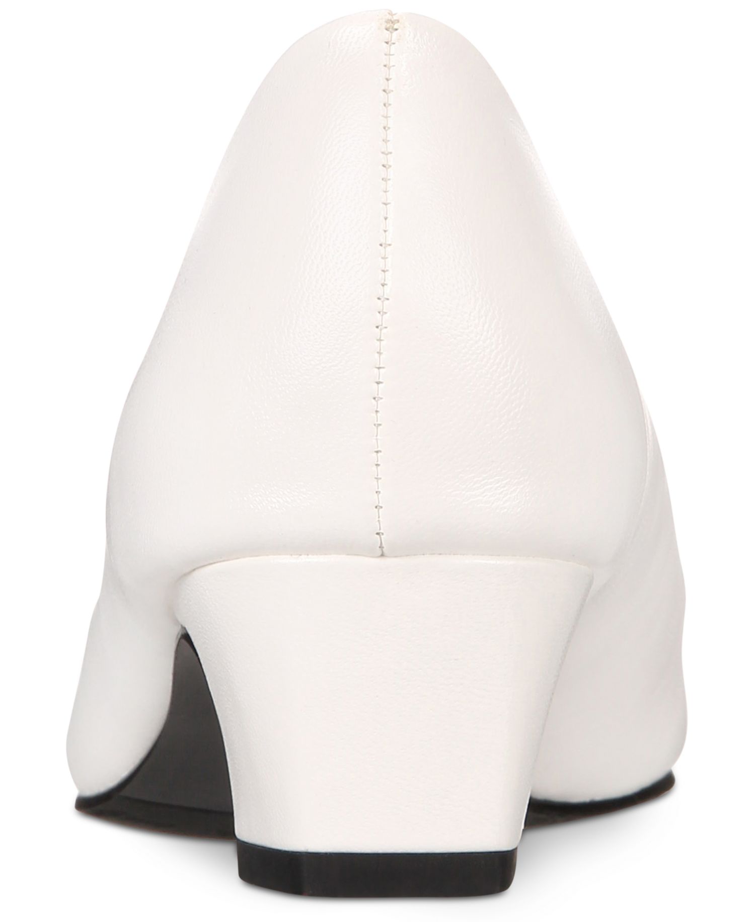 Prim Kitten Heel Pumps