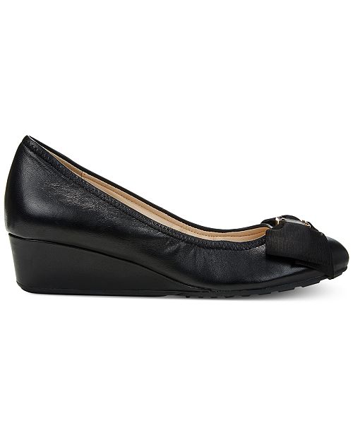 tali grand bow wedge pumps