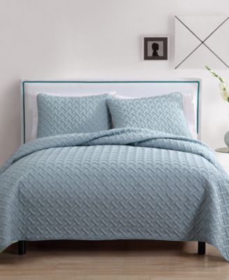 Nina Embossed Quilt Sets