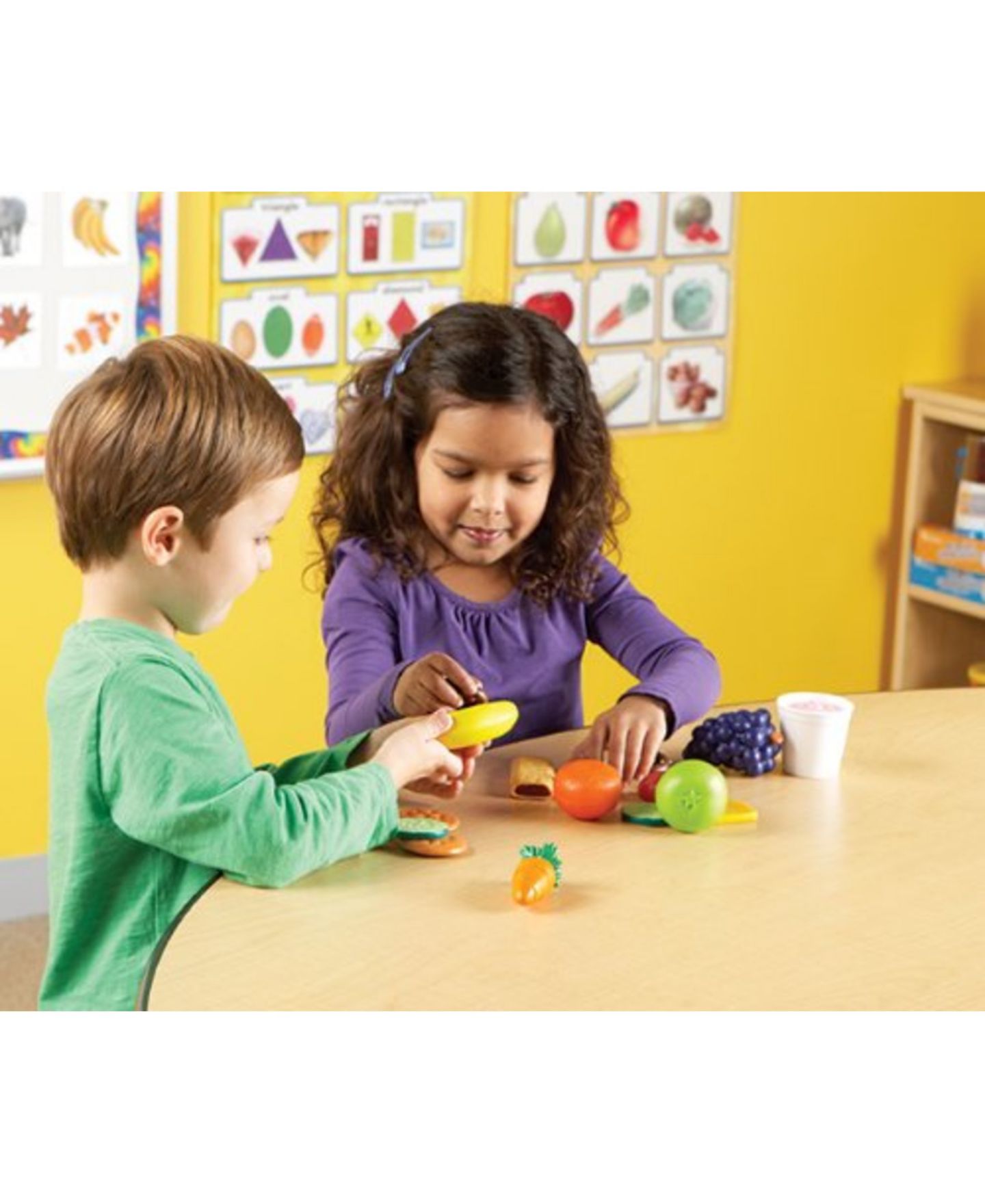 Детские игрушки Areyougame New Sprouts Healthy Snack Play Food Set, Ages 2+ — фото 7