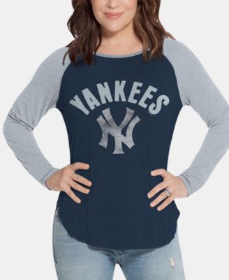 female yankees shirt