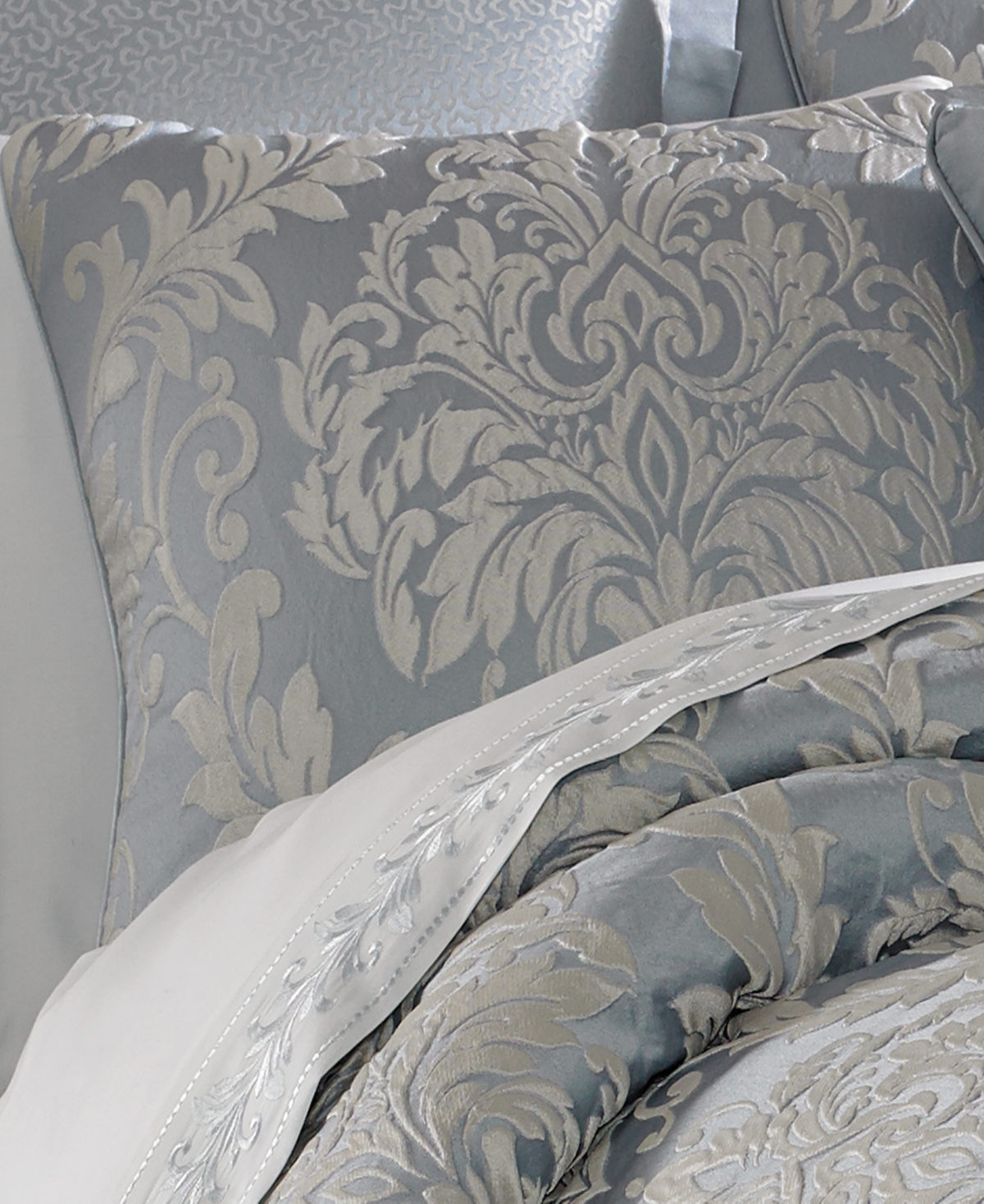 Five Queens Court Faith Comforter Set,