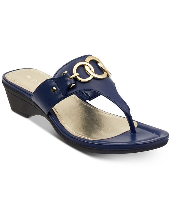 marc fisher thong low heel sandals