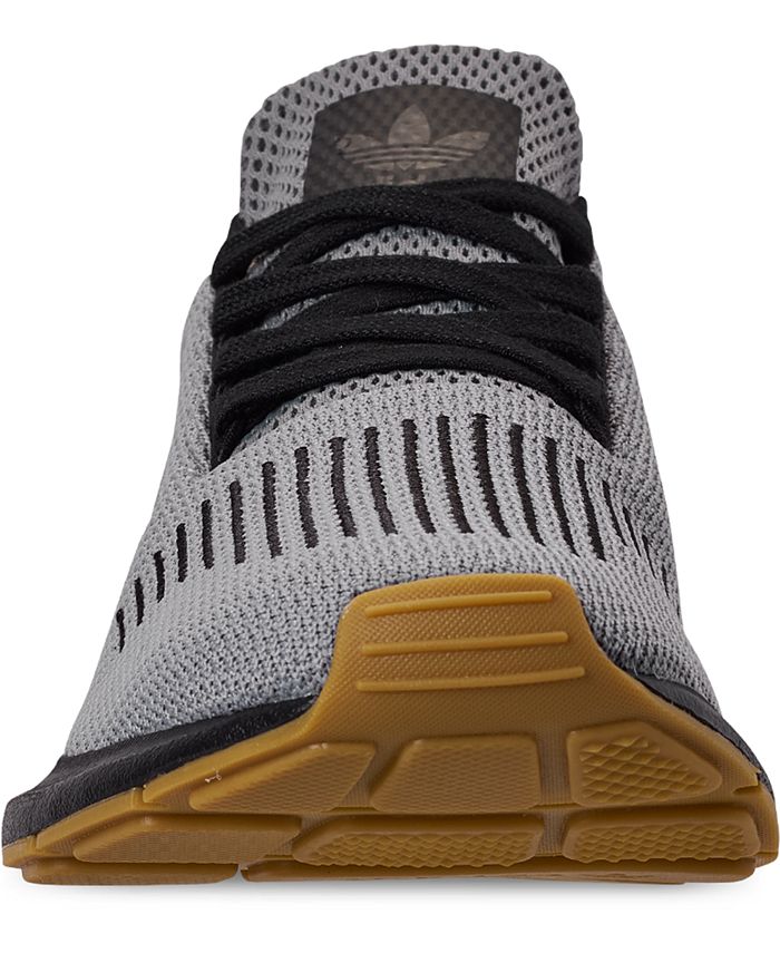 men's swift run casual sneakers