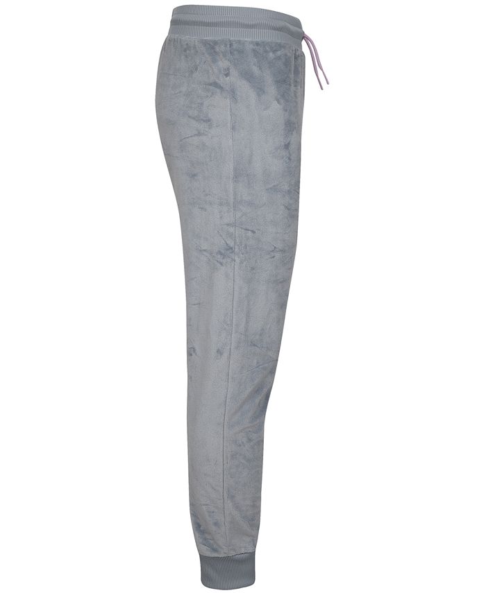 jogger pants with converse shoes