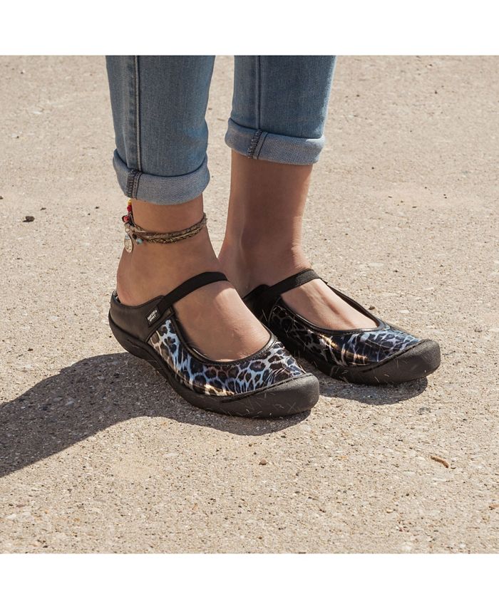 muk luks flats