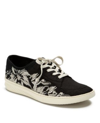 baretraps tennis shoes