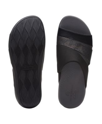 clarks cloud flip flops