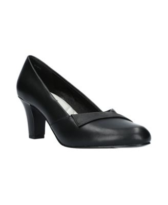 easy street black pumps