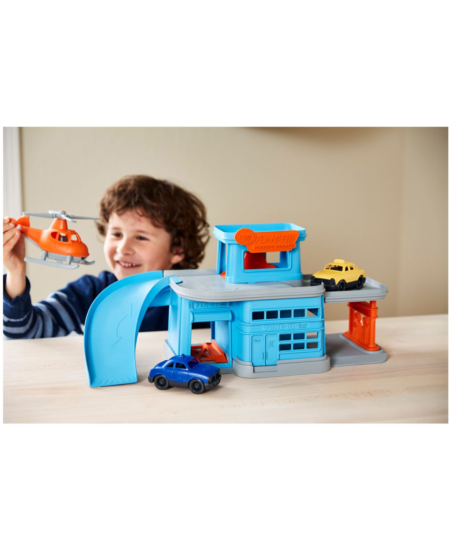 Детские куклы Green Toys Parking Garage With 3 Vehicles — фото 8