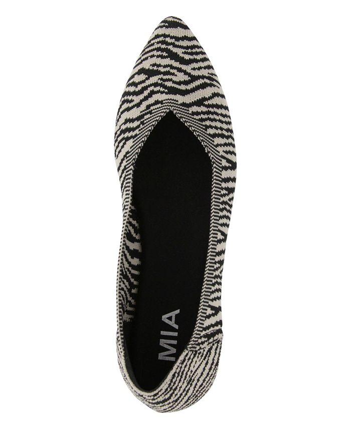 mia kerri pointed toe flyknit flat