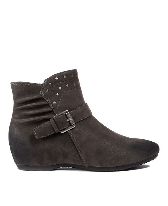 baretraps jaci wedge sneaker women's bootie