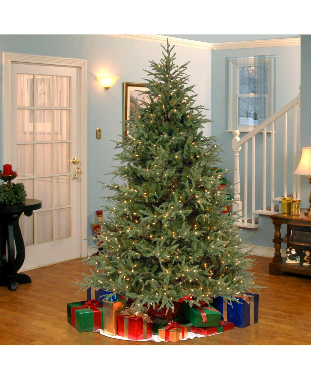 National Tree Frasier Grande Tree with 550 Clear Lights