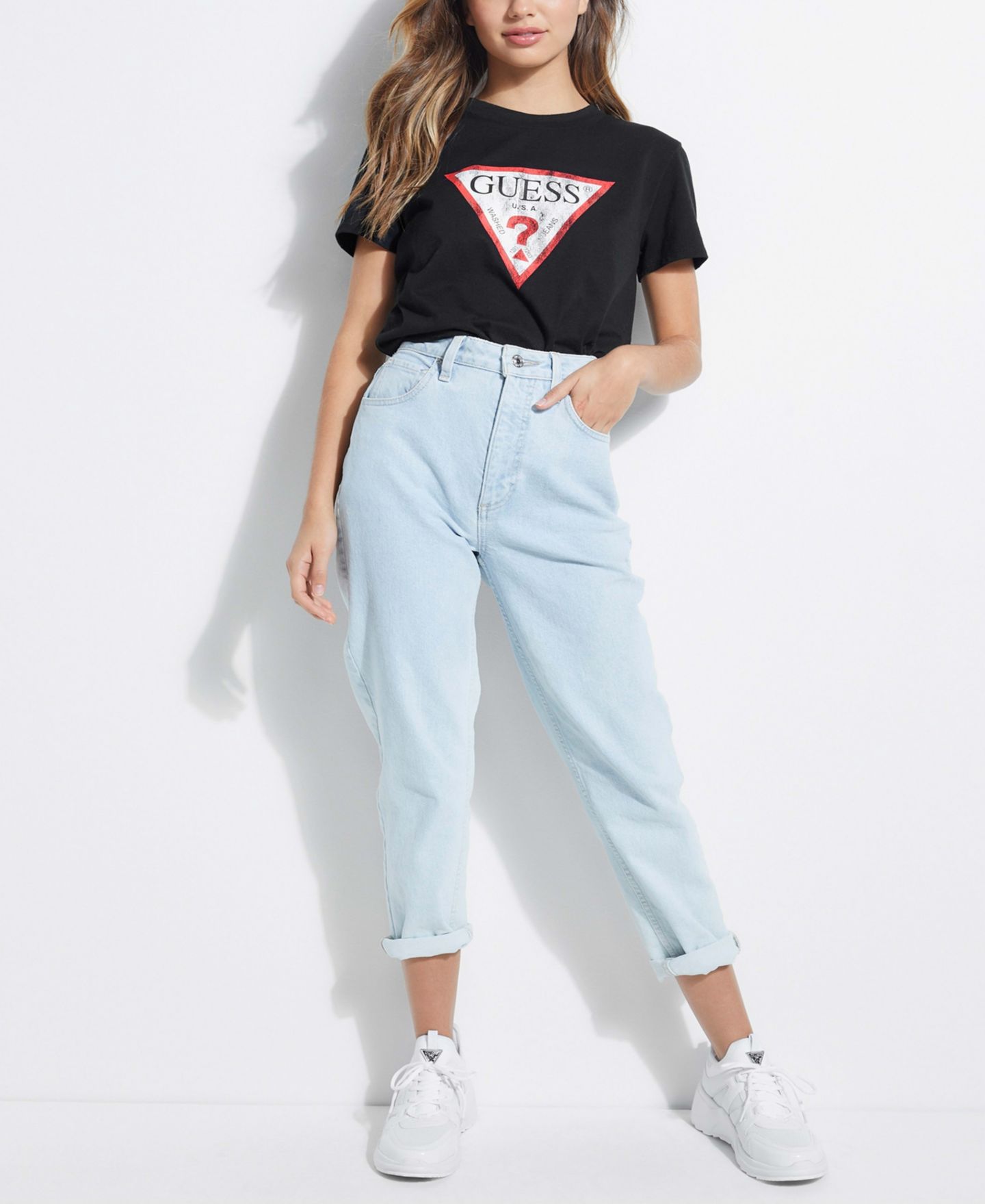 Женская футболка GUESS Logo Graphic, цвет: Угольно-чёрный — фото 4