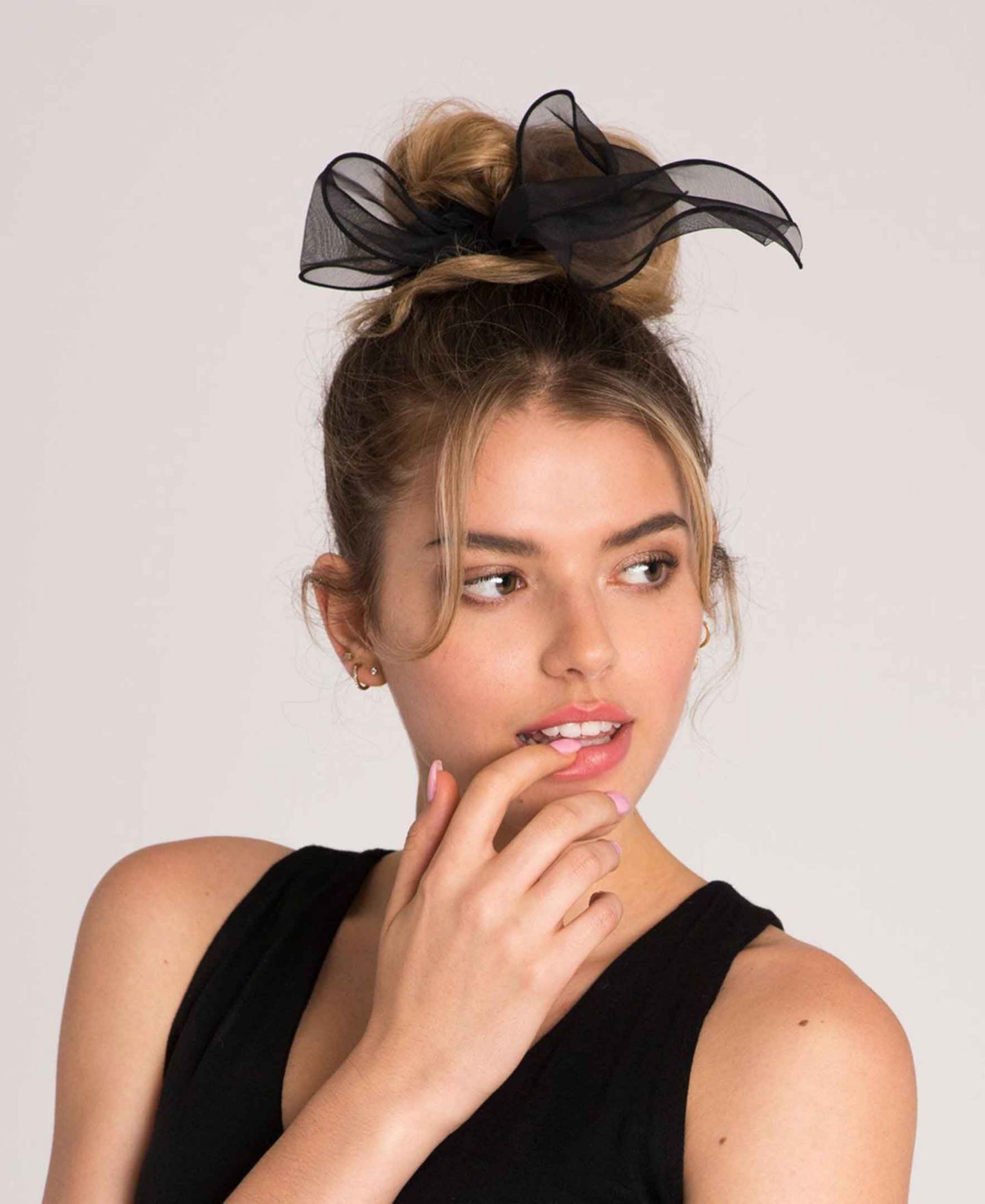 Женские аксессуары Soho Style Chiffon-Wire Bow Ponytail Holder and Imitation Pearl Pop Mini Twin Starfish Bobby Pin Set of 2 — фото 2