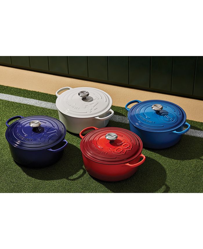 Le Creuset CLOSEOUT! MLB™ New York Yankees™ 7.25Qt. Round Dutch Oven
