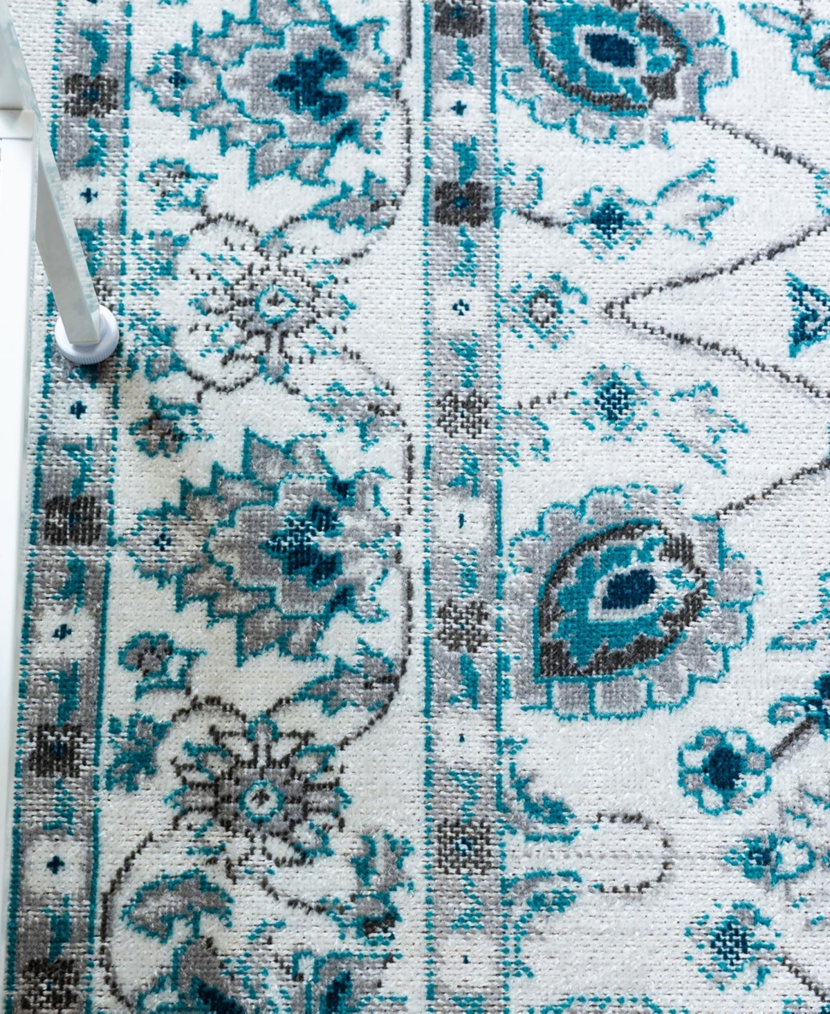 Bayshore Home Gamle Gam-01 Area Rug