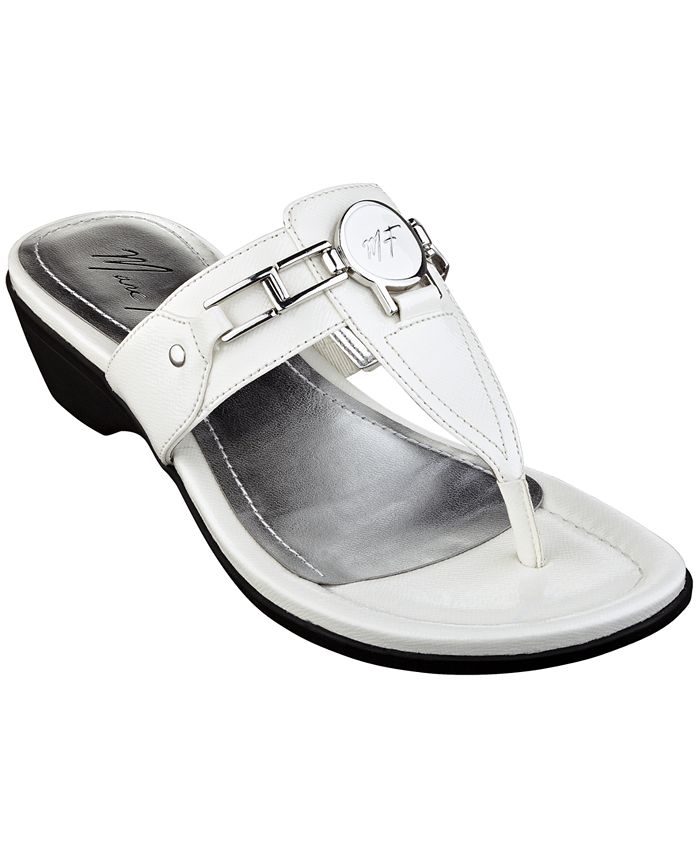 Marc fisher amina thong sandals outlet