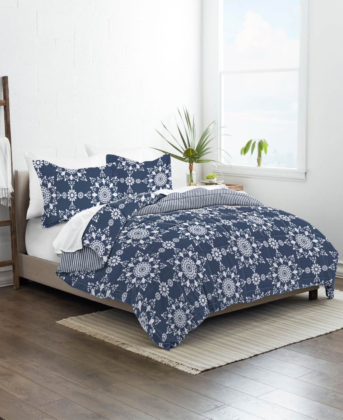 Home Collection 3 Piece Premium Ultra Soft Daisy Medallion Reversible Comforter Set,