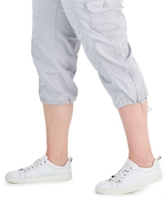 Petite Mid-Rise Cargo Capri Pants