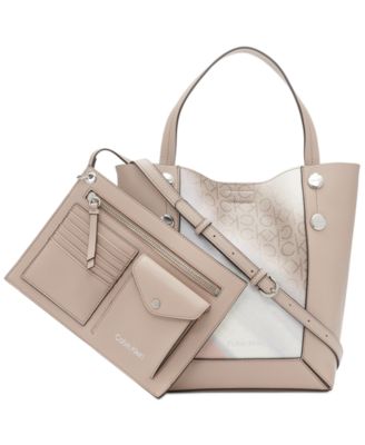 Calvin Klein - Quinn Crossbody