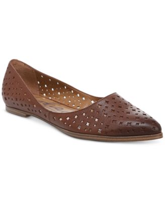 zodiac hill pointed toe flat