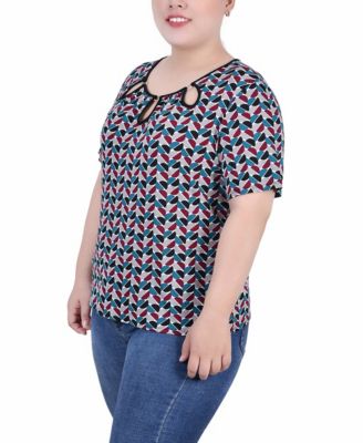 Plus Size Short Sleeve with Ring Details Top