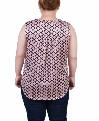 Plus Size Sleeveless Knit Y neck Top