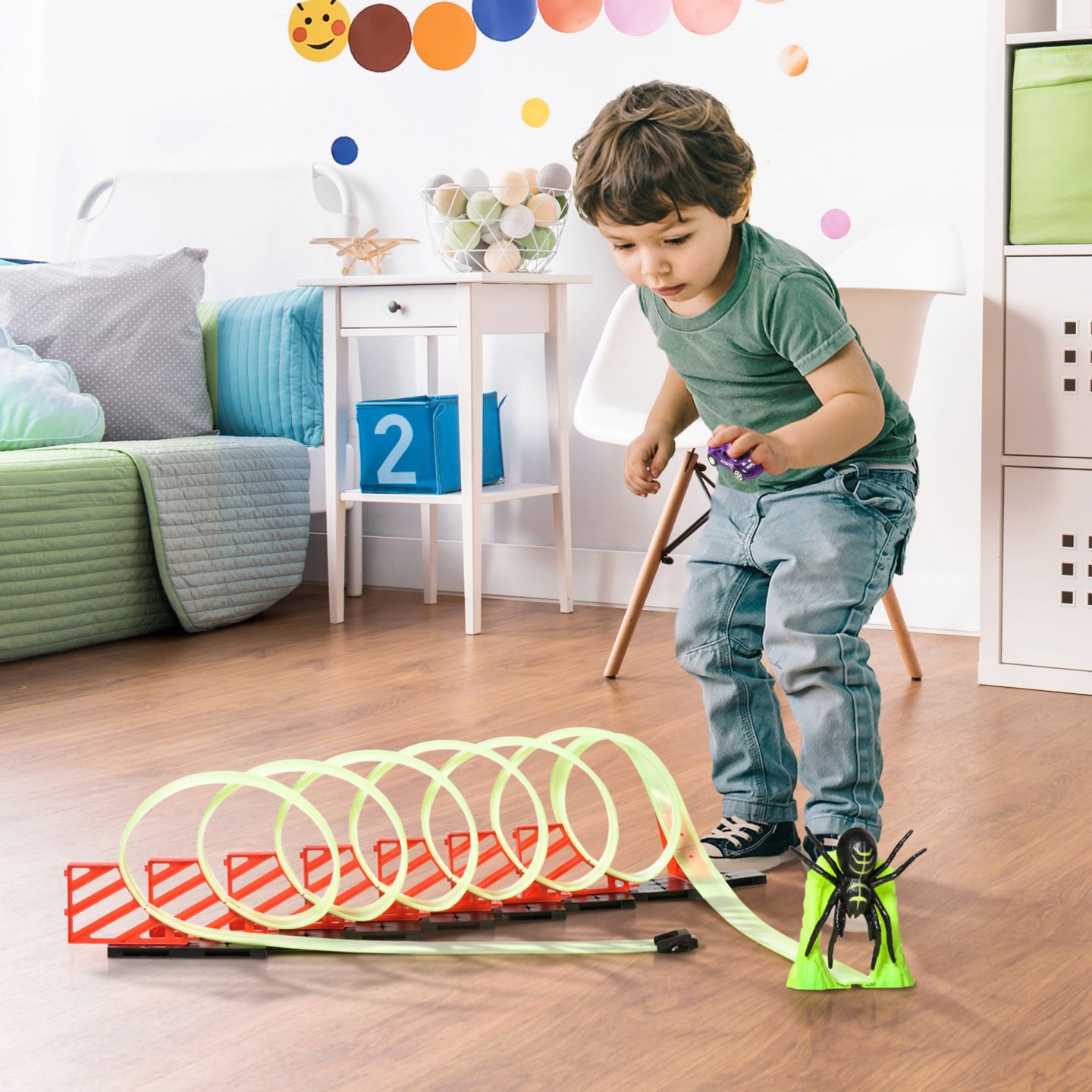 Детская игрушка Qaba Spooky Spider Pull-Back Glow-in-the-Dark Loop Race Track — фото 2